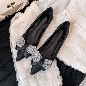 2022 Марка дизайнерски обувки на плоска подметка с кристали и голям лък, женски остроносые блестящи възли обувки за балерини, сватбени обувки с копринен носа-пеперуда от страз