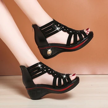 2022 Нови модни сандали на танкетке, дамски летни обувки, елегантни дамски сандали в римски стил с изрезки, дамски сандали в черен цвят в танкетке