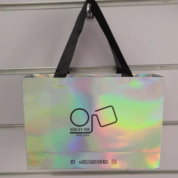 500 бр./лот Произвежда обичай холограма подаръчни хартиени торби, в радужном цветен твърди корици с печат на Вашето собствено лого за магазин