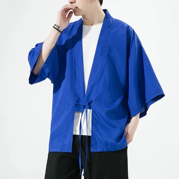 Лятна нова корейска свободна мъжка блуза с ръкав три четвърти, на открито място, е черно-бяла мъжка риза в стил харадзюку