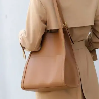 Нова дамска чанта-тоут от естествена кожа · Универсална чанта през рамо с голям капацитет с модерен чувство на мвр, малка и елегантна
