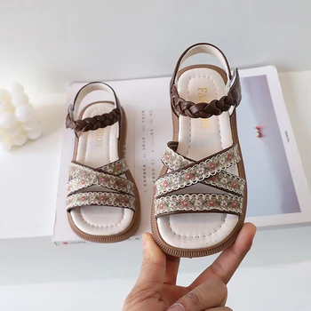 Нова детски обувки в стил ретро 2023 г., сандали с кръстосани шнур за момичета, универсален детски ежедневни обувки с отворени пръсти и бродерия на цветя от мека дишаща материя